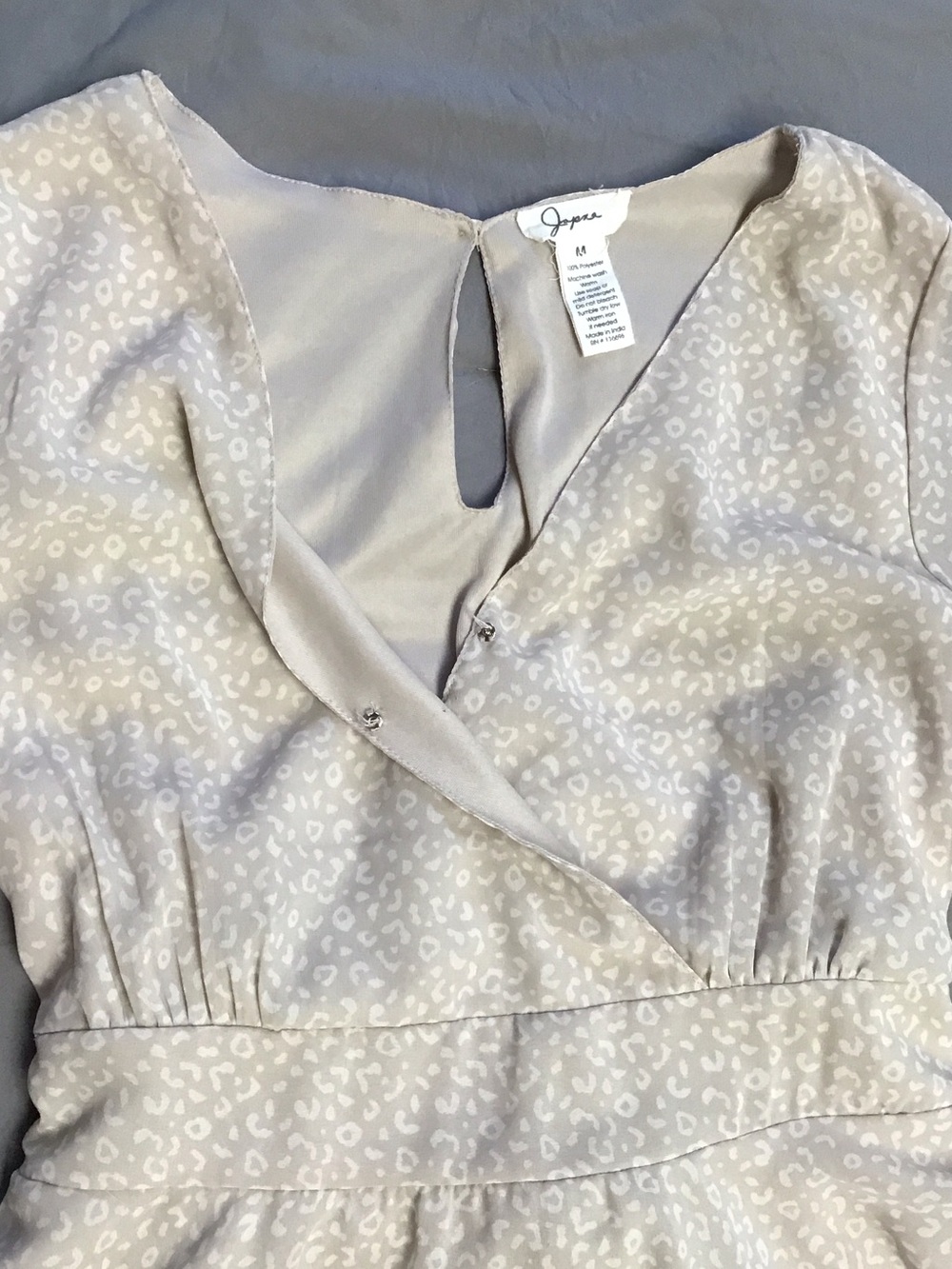Japna Cream Tiered V‑Neck Long‑Sleeve Dress - Picture 3 of 5